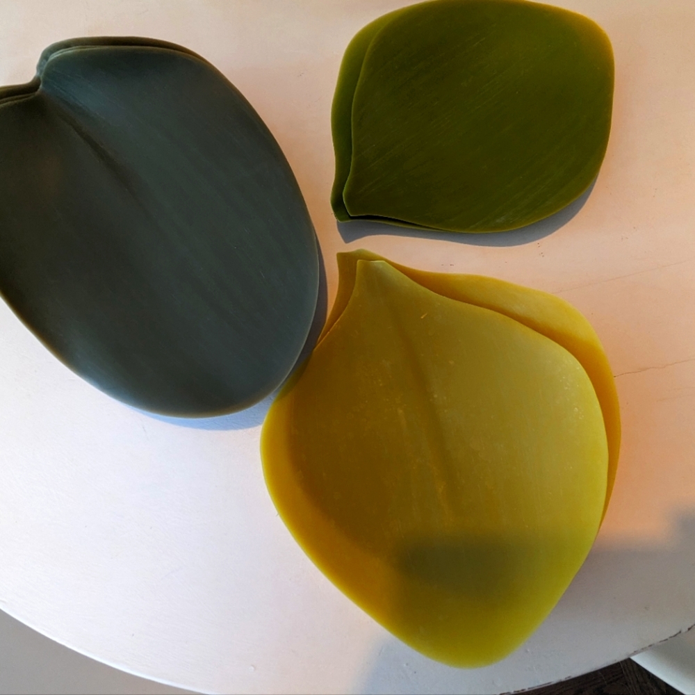 Silicone Outdoor dishware: 4 Banana Leaf Plates and 4 Artichoke Leaf side plates